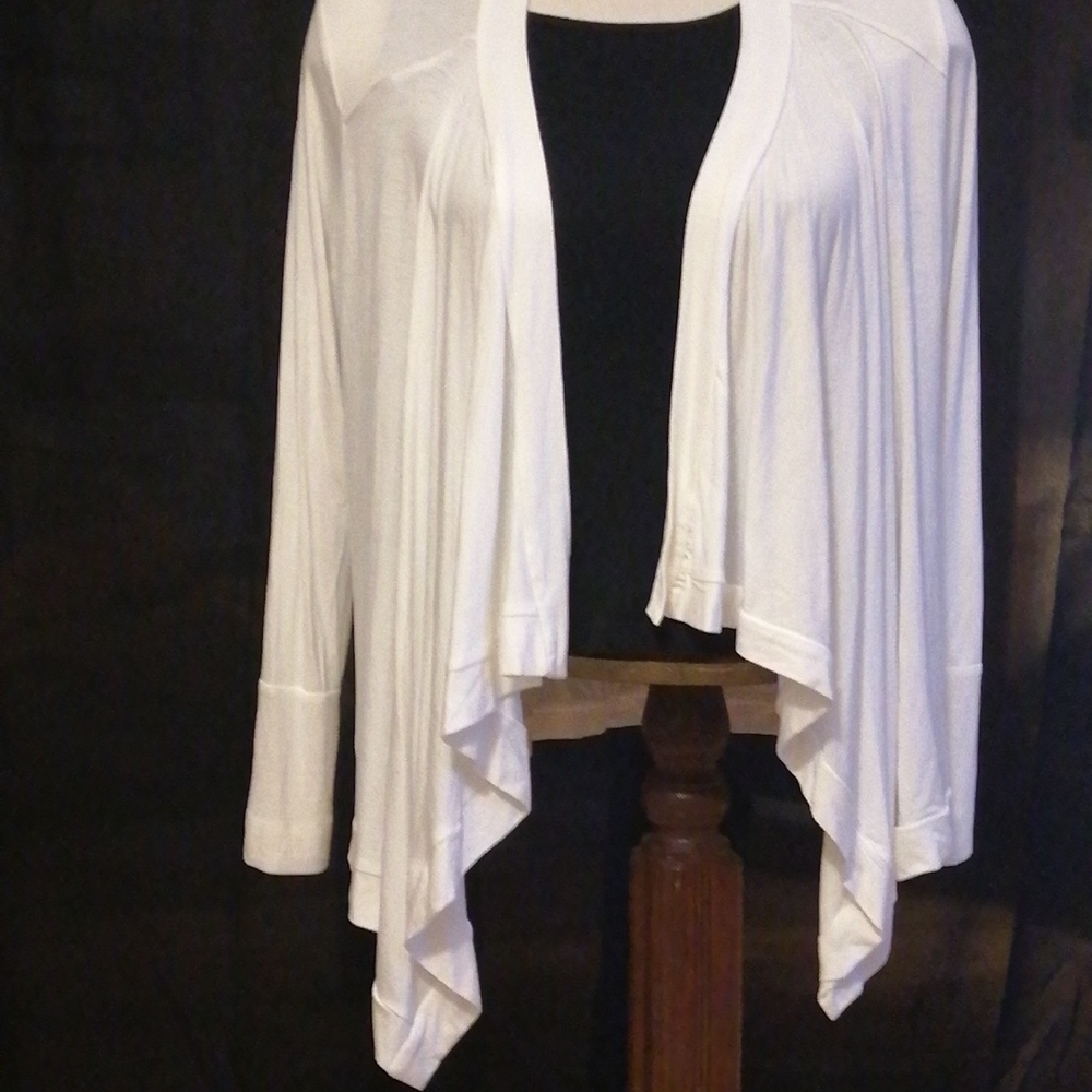 NWT..DEPT222, lightweight  white sweater, Size Small